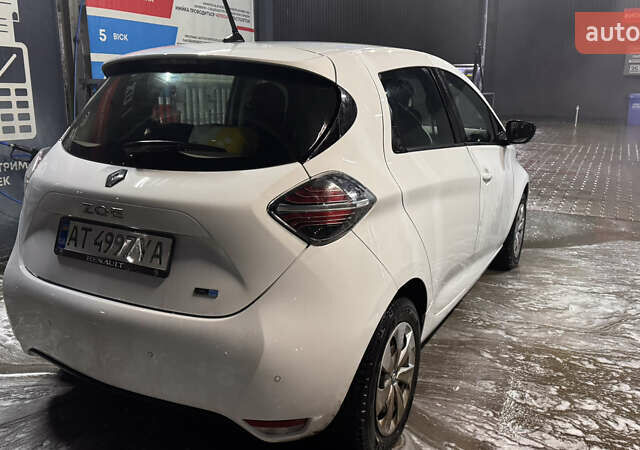 Белый Рено Зое, объемом двигателя 0 л и пробегом 54 тыс. км за 13500 $, фото 11 на Automoto.ua