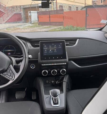 Белый Рено Зое, объемом двигателя 0 л и пробегом 54 тыс. км за 13500 $, фото 24 на Automoto.ua