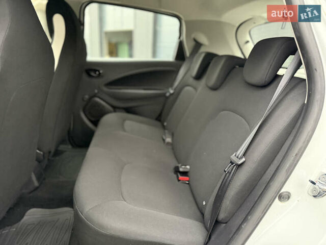 Білий Рено Зое, об'ємом двигуна 0 л та пробігом 61 тис. км за 11900 $, фото 5 на Automoto.ua