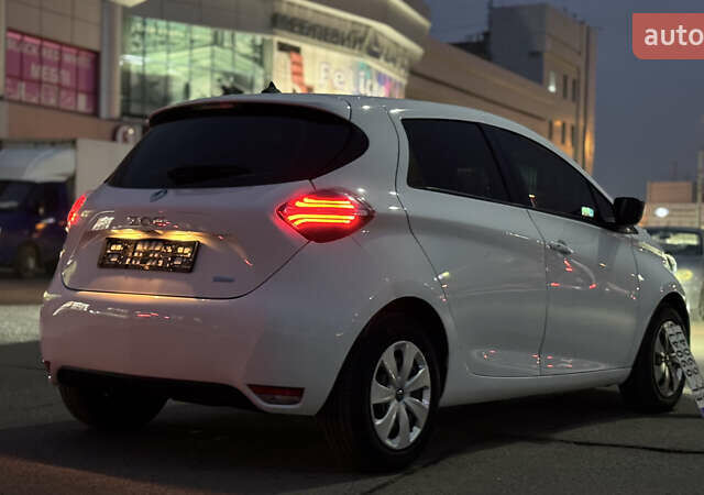 Белый Рено Зое, объемом двигателя 0 л и пробегом 44 тыс. км за 12950 $, фото 11 на Automoto.ua