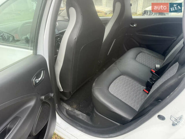 Белый Рено Зое, объемом двигателя 0 л и пробегом 33 тыс. км за 6950 $, фото 8 на Automoto.ua