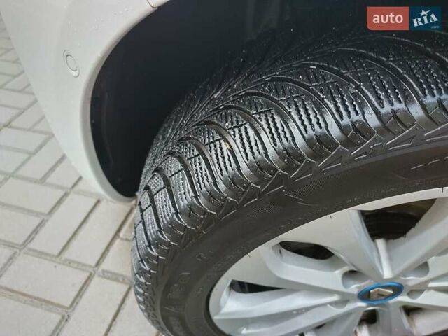 Белый Рено Зое, объемом двигателя 0 л и пробегом 112 тыс. км за 12400 $, фото 9 на Automoto.ua