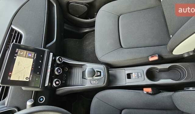 Белый Рено Зое, объемом двигателя 0 л и пробегом 85 тыс. км за 11999 $, фото 10 на Automoto.ua