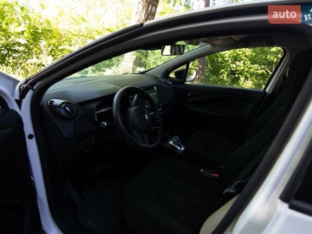 Белый Рено Зое, объемом двигателя 0 л и пробегом 34 тыс. км за 13300 $, фото 8 на Automoto.ua