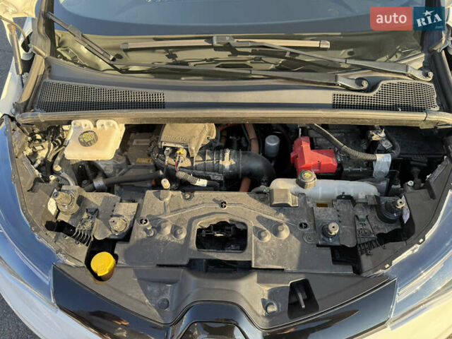 Белый Рено Зое, объемом двигателя 0 л и пробегом 74 тыс. км за 13499 $, фото 28 на Automoto.ua