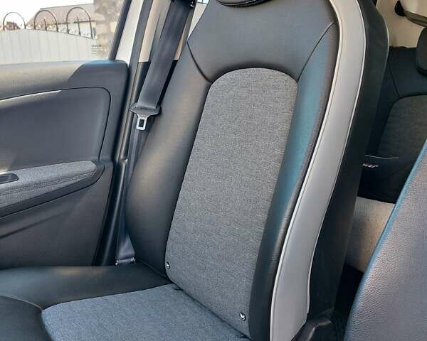 Белый Рено Зое, объемом двигателя 0 л и пробегом 112 тыс. км за 13300 $, фото 1 на Automoto.ua