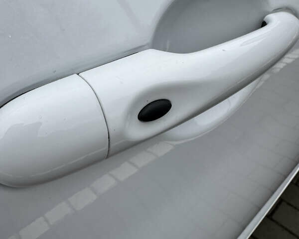 Белый Рено Зое, объемом двигателя 0 л и пробегом 97 тыс. км за 11900 $, фото 13 на Automoto.ua