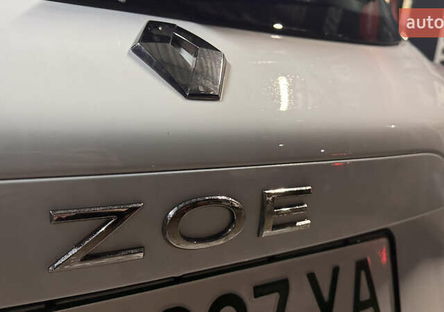Белый Рено Зое, объемом двигателя 0 л и пробегом 54 тыс. км за 13500 $, фото 5 на Automoto.ua