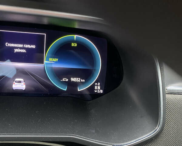 Белый Рено Зое, объемом двигателя 0 л и пробегом 94 тыс. км за 12400 $, фото 8 на Automoto.ua