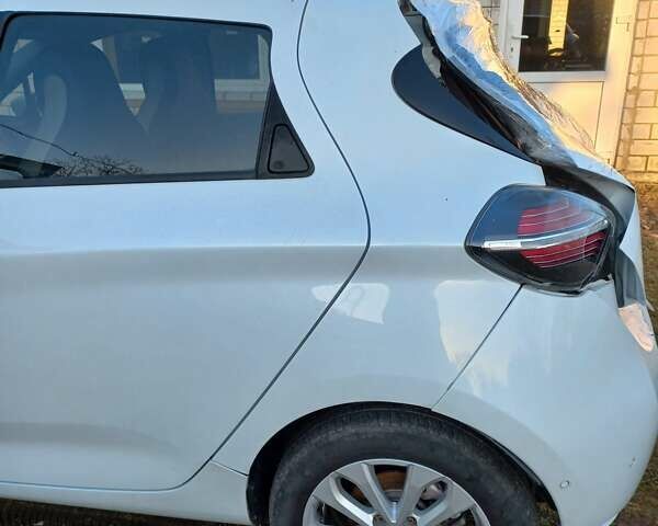 Белый Рено Зое, объемом двигателя 0 л и пробегом 19 тыс. км за 8900 $, фото 6 на Automoto.ua