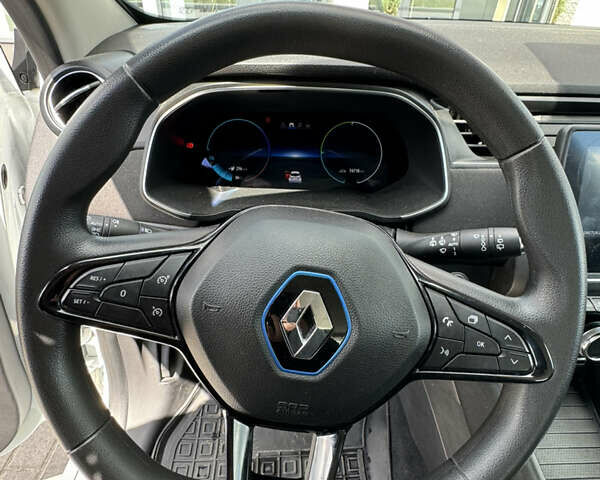 Белый Рено Зое, объемом двигателя 0 л и пробегом 74 тыс. км за 11700 $, фото 6 на Automoto.ua
