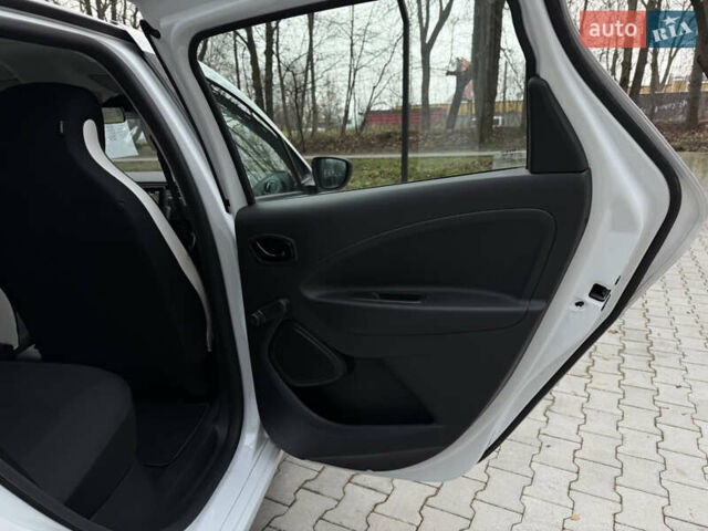 Білий Рено Зое, об'ємом двигуна 0 л та пробігом 28 тис. км за 12222 $, фото 23 на Automoto.ua