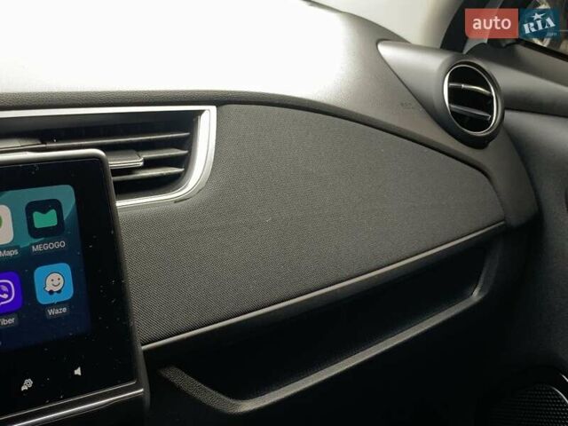 Белый Рено Зое, объемом двигателя 0 л и пробегом 44 тыс. км за 12499 $, фото 60 на Automoto.ua