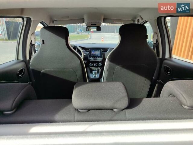 Белый Рено Зое, объемом двигателя 0 л и пробегом 78 тыс. км за 11850 $, фото 14 на Automoto.ua