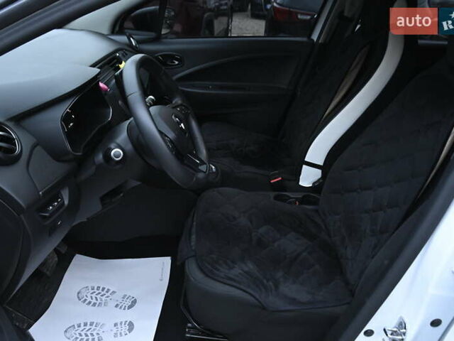 Білий Рено Зое, об'ємом двигуна 0 л та пробігом 41 тис. км за 13200 $, фото 18 на Automoto.ua
