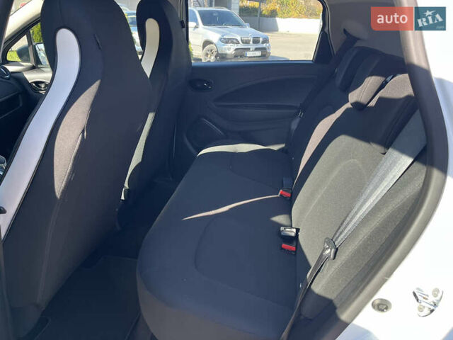 Белый Рено Зое, объемом двигателя 0 л и пробегом 56 тыс. км за 12500 $, фото 10 на Automoto.ua