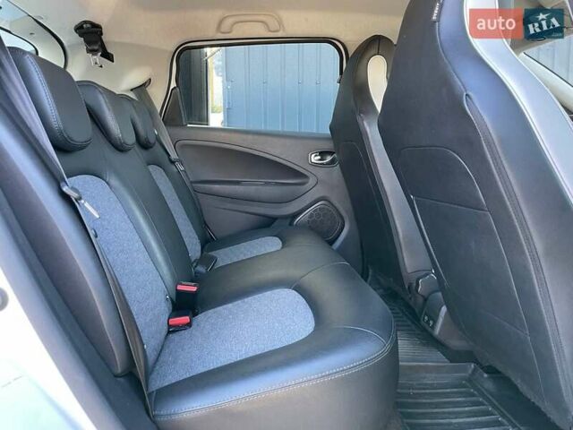 Белый Рено Зое, объемом двигателя 0 л и пробегом 217 тыс. км за 11990 $, фото 10 на Automoto.ua