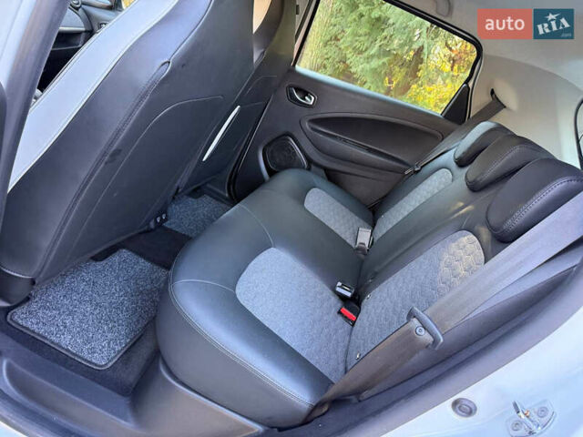 Белый Рено Зое, объемом двигателя 0 л и пробегом 118 тыс. км за 12900 $, фото 27 на Automoto.ua