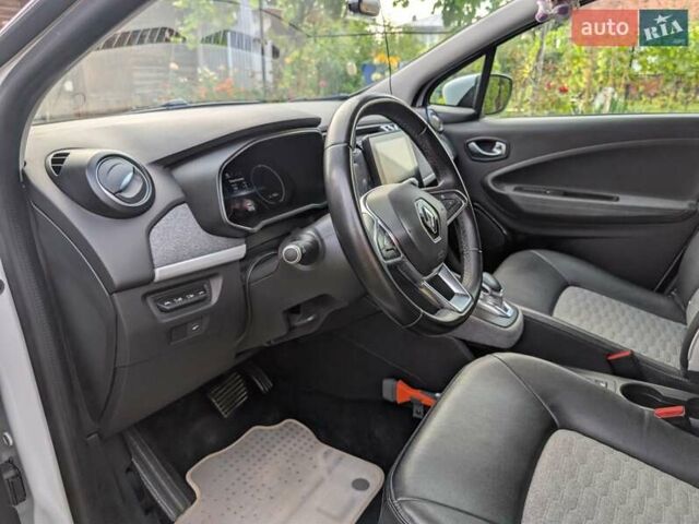 Белый Рено Зое, объемом двигателя 0 л и пробегом 56 тыс. км за 12500 $, фото 26 на Automoto.ua