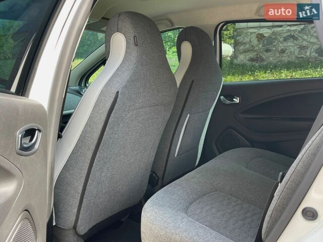 Белый Рено Зое, объемом двигателя 0 л и пробегом 62 тыс. км за 13800 $, фото 22 на Automoto.ua
