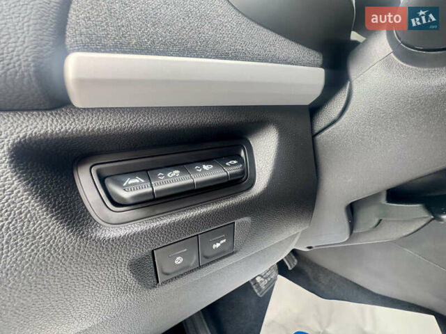 Белый Рено Зое, объемом двигателя 0 л и пробегом 70 тыс. км за 12999 $, фото 35 на Automoto.ua