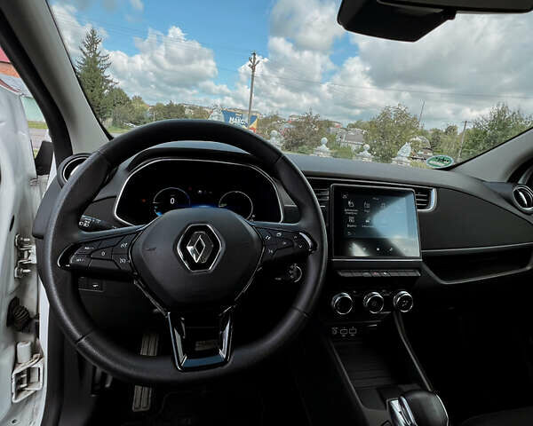 Белый Рено Зое, объемом двигателя 0 л и пробегом 67 тыс. км за 12300 $, фото 16 на Automoto.ua