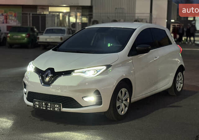 Белый Рено Зое, объемом двигателя 0 л и пробегом 44 тыс. км за 12950 $, фото 5 на Automoto.ua