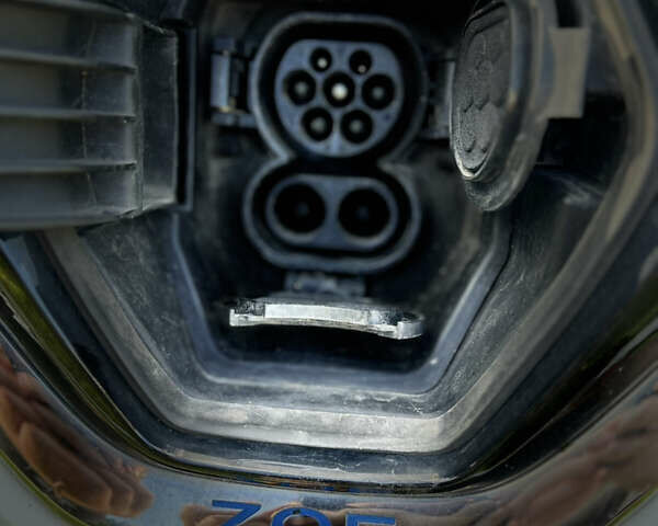 Білий Рено Зое, об'ємом двигуна 0 л та пробігом 102 тис. км за 11300 $, фото 16 на Automoto.ua