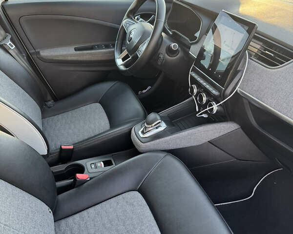 Белый Рено Зое, объемом двигателя 0 л и пробегом 74 тыс. км за 13499 $, фото 24 на Automoto.ua