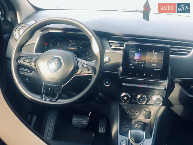 Белый Рено Зое, объемом двигателя 0 л и пробегом 38 тыс. км за 11999 $, фото 23 на Automoto.ua