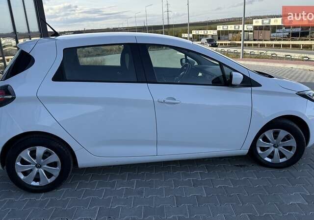 Белый Рено Зое, объемом двигателя 0 л и пробегом 124 тыс. км за 12499 $, фото 7 на Automoto.ua