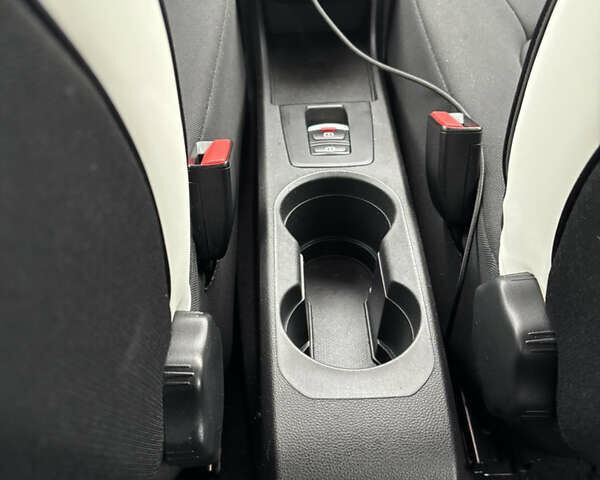 Белый Рено Зое, объемом двигателя 0 л и пробегом 15 тыс. км за 12700 $, фото 21 на Automoto.ua