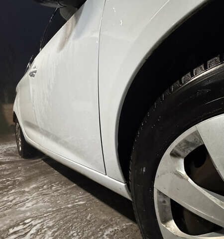 Белый Рено Зое, объемом двигателя 0 л и пробегом 54 тыс. км за 13500 $, фото 15 на Automoto.ua