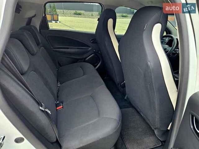 Белый Рено Зое, объемом двигателя 0 л и пробегом 74 тыс. км за 11600 $, фото 13 на Automoto.ua