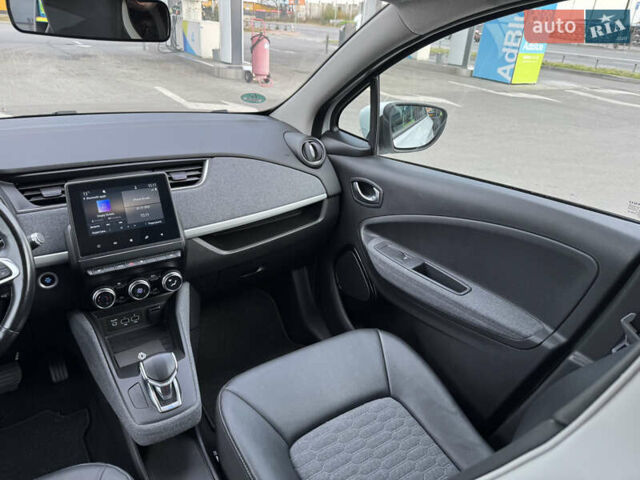 Білий Рено Зое, об'ємом двигуна 0 л та пробігом 84 тис. км за 11999 $, фото 20 на Automoto.ua