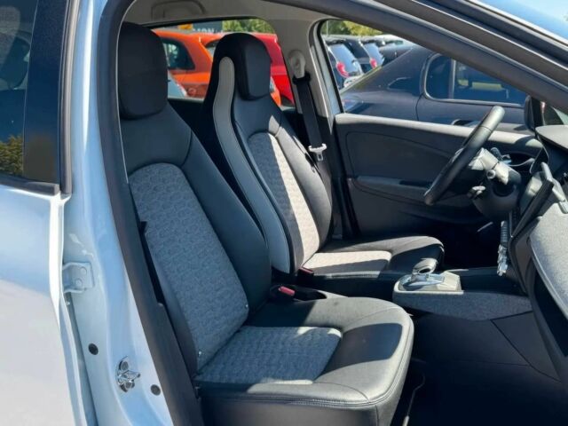 Белый Рено Зое, объемом двигателя 0 л и пробегом 38 тыс. км за 9200 $, фото 6 на Automoto.ua