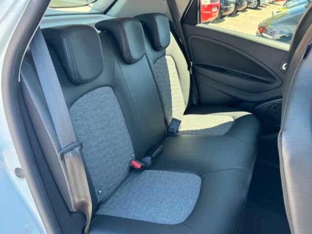 Белый Рено Зое, объемом двигателя 0 л и пробегом 44 тыс. км за 8000 $, фото 9 на Automoto.ua