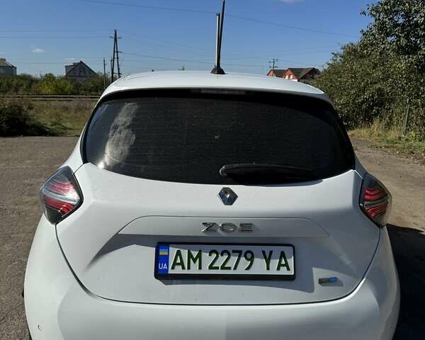 Білий Рено Зое, об'ємом двигуна 0 л та пробігом 41 тис. км за 13200 $, фото 7 на Automoto.ua