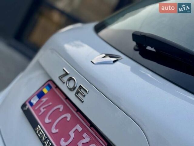 Белый Рено Зое, объемом двигателя 0 л и пробегом 85 тыс. км за 11150 $, фото 61 на Automoto.ua