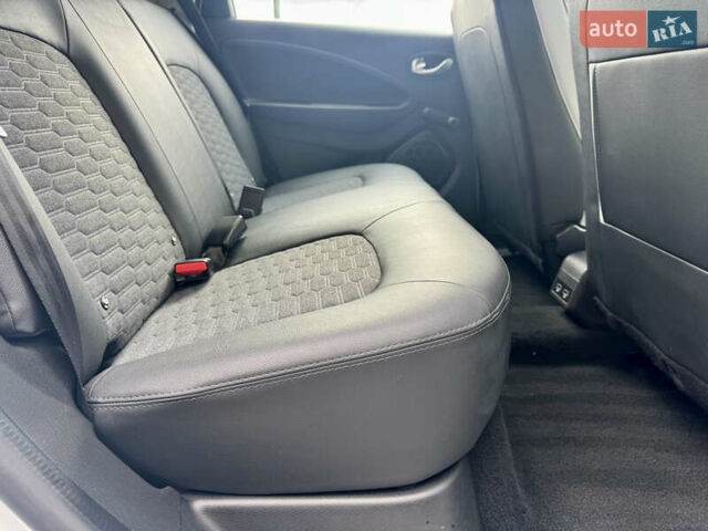 Белый Рено Зое, объемом двигателя 0 л и пробегом 70 тыс. км за 12999 $, фото 27 на Automoto.ua