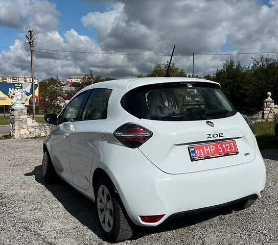 Белый Рено Зое, объемом двигателя 0 л и пробегом 67 тыс. км за 12300 $, фото 1 на Automoto.ua