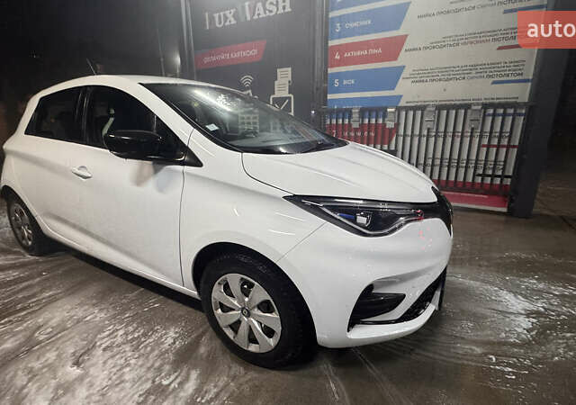 Белый Рено Зое, объемом двигателя 0 л и пробегом 54 тыс. км за 13500 $, фото 2 на Automoto.ua