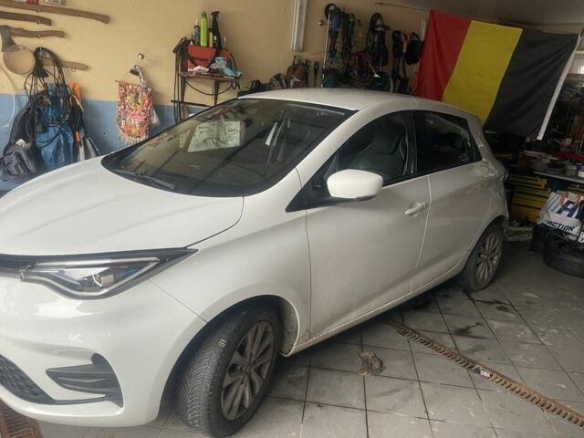 Белый Рено Зое, объемом двигателя 0 л и пробегом 40 тыс. км за 13200 $, фото 1 на Automoto.ua