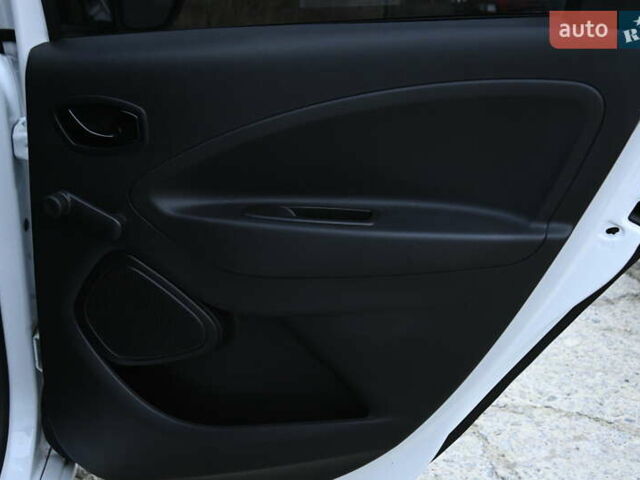 Білий Рено Зое, об'ємом двигуна 0 л та пробігом 41 тис. км за 13200 $, фото 28 на Automoto.ua