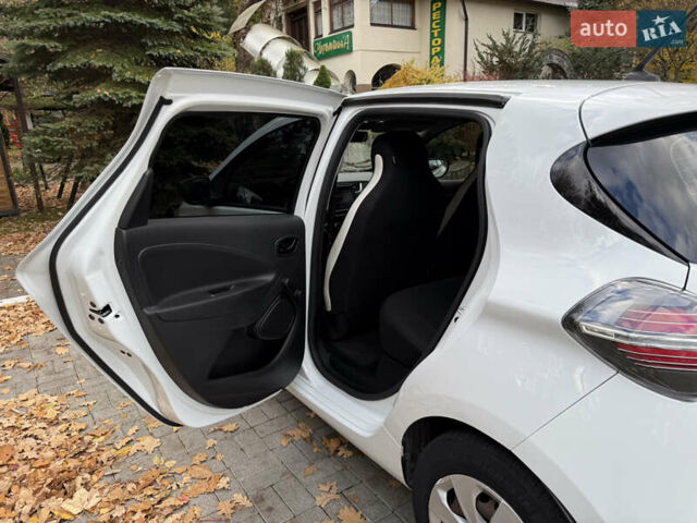 Белый Рено Зое, объемом двигателя 0 л и пробегом 30 тыс. км за 12300 $, фото 7 на Automoto.ua