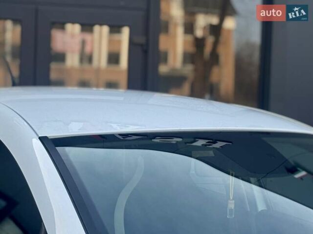 Белый Рено Зое, объемом двигателя 0 л и пробегом 85 тыс. км за 11150 $, фото 30 на Automoto.ua