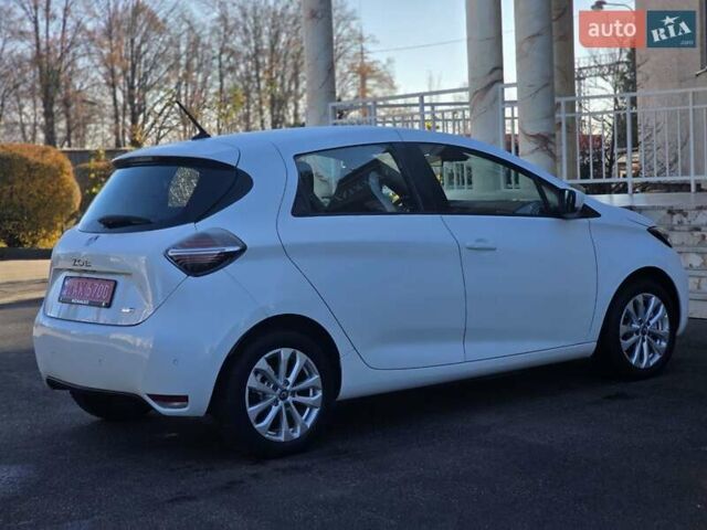 Белый Рено Зое, объемом двигателя 0 л и пробегом 85 тыс. км за 12999 $, фото 16 на Automoto.ua