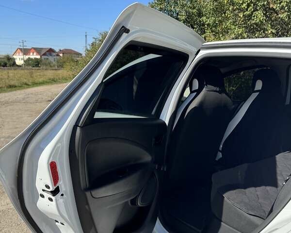 Білий Рено Зое, об'ємом двигуна 0 л та пробігом 41 тис. км за 13200 $, фото 18 на Automoto.ua