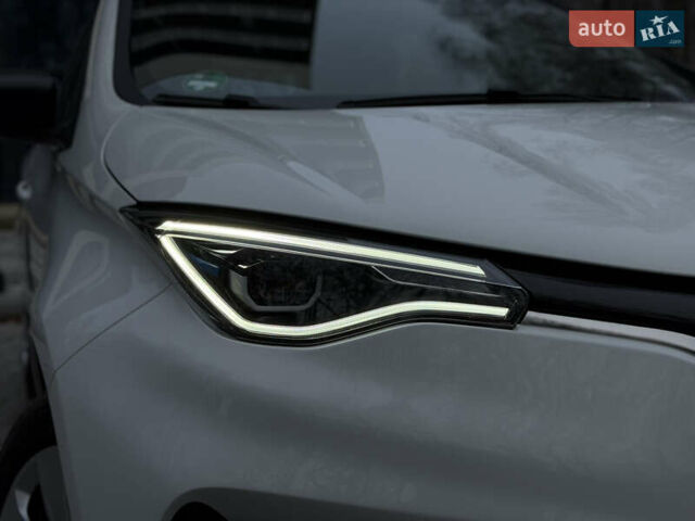 Білий Рено Зое, об'ємом двигуна 0 л та пробігом 28 тис. км за 12222 $, фото 10 на Automoto.ua