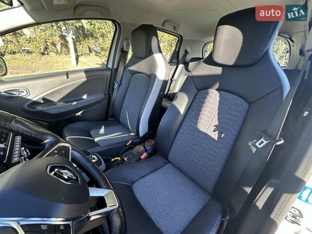 Белый Рено Зое, объемом двигателя 0 л и пробегом 83 тыс. км за 11999 $, фото 48 на Automoto.ua